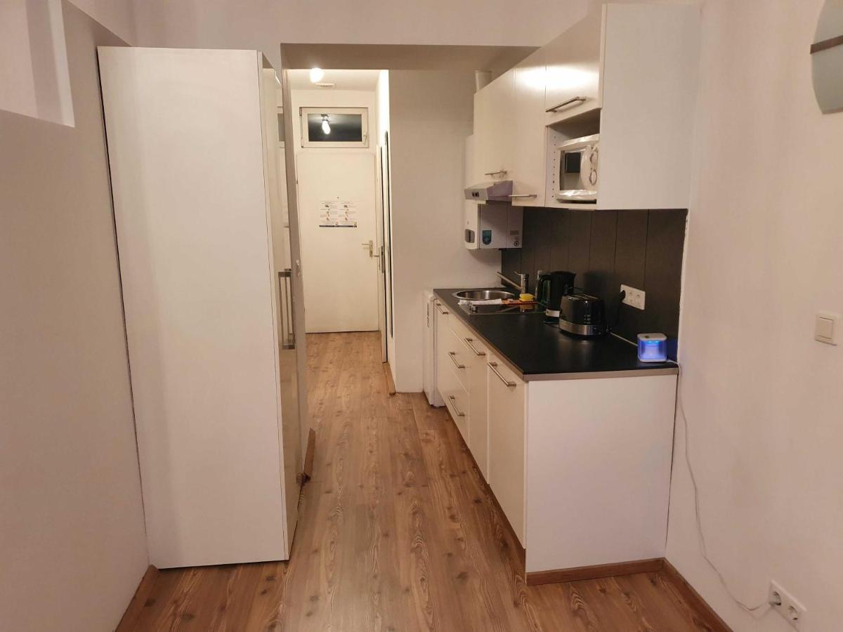 Vibrant Red Apartment I Contactless Check-In Wiedeń Zewnętrze zdjęcie